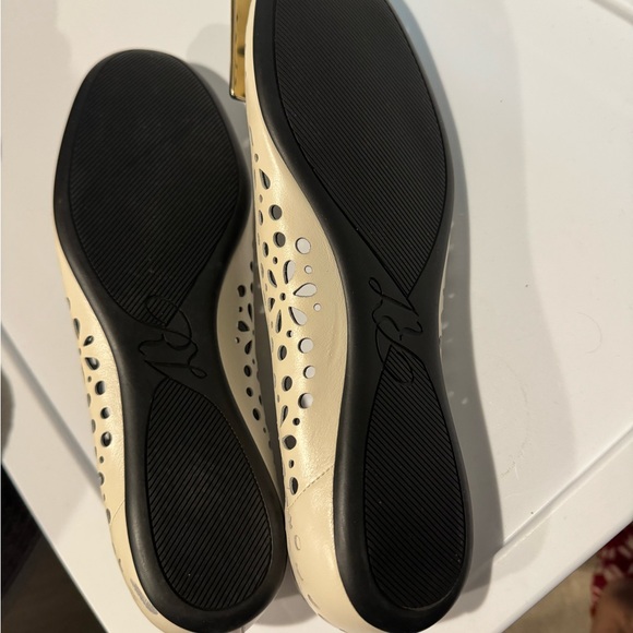 New shoes super stylish and comfortable. - Picture 3 of 3